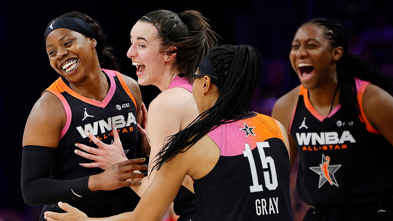 波士顿、克拉克、米切尔和 WNBA 队在 2024 年 WNBA 全明星赛中击败美国队