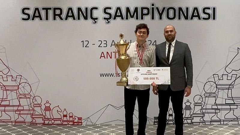 土耳其国际象棋冠军 GM Vahap Şanal 成为