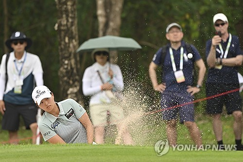 高真荣，本田 LPGA 泰国赛第一天，低于标准杆 5 杆，“并列第四名”